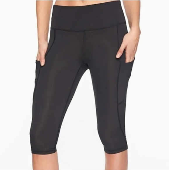 VGUC Athleta All in Crop Leggings Phone & zip Pockets Size Small Black - Picture 1 of 16